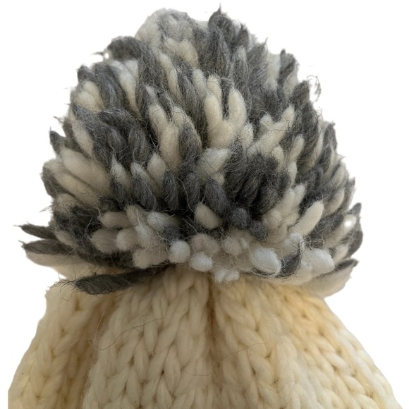 Helene Berman London Knitted Hat with Gorgeous, Large Pom-Pom. - Picture 2 of 8